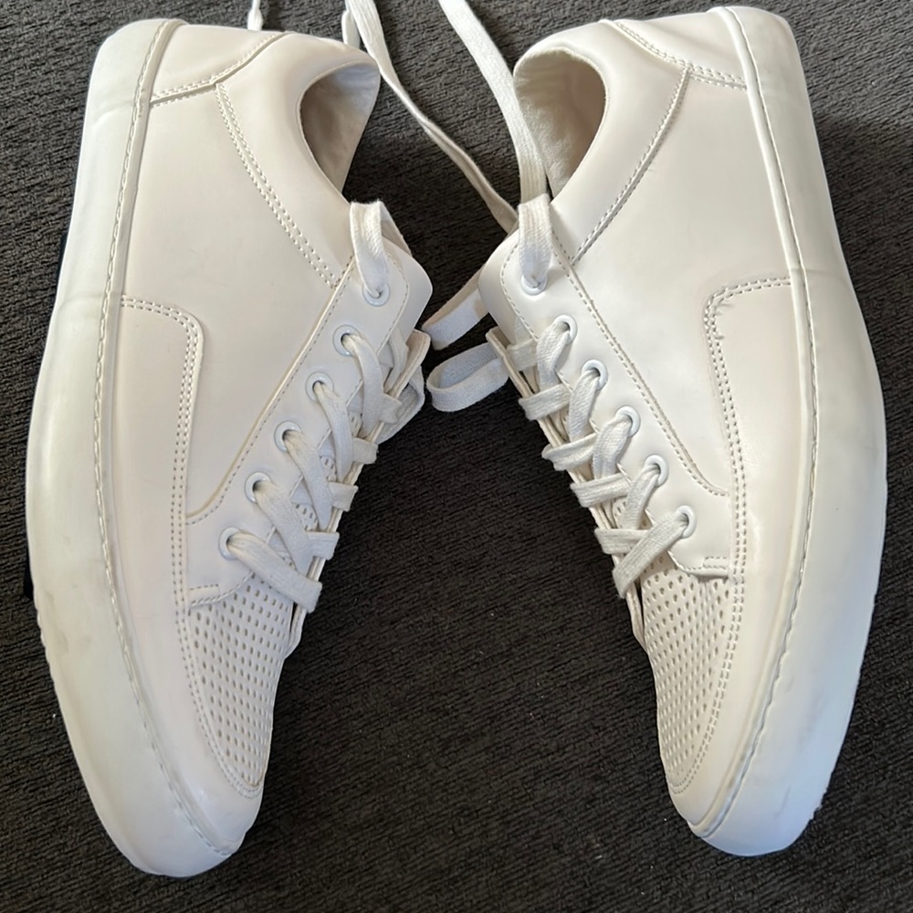 NWOT Womens Banana Republic Perforated Sneakers - Picture 8 of 11